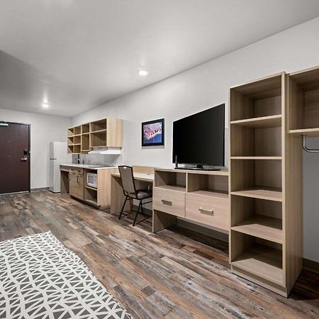 Woodspring Suites Dearborn Detroit מראה חיצוני תמונה