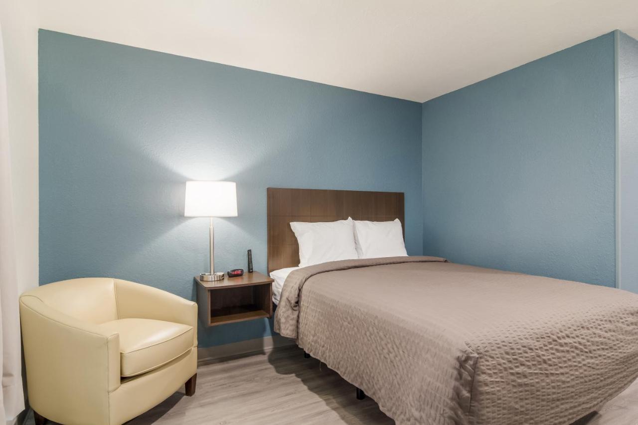 Woodspring Suites Dearborn Detroit מראה חיצוני תמונה