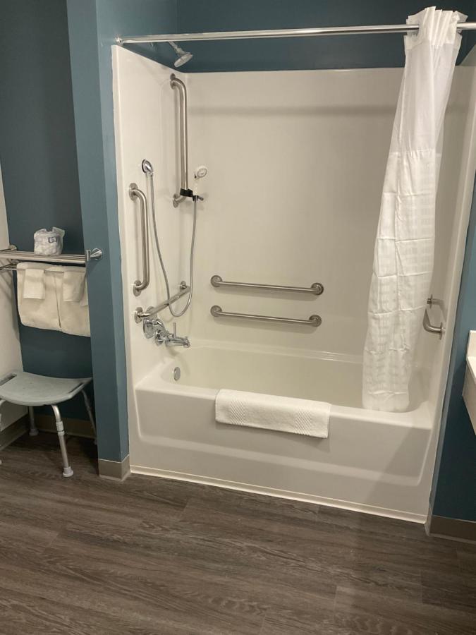 Woodspring Suites Dearborn Detroit מראה חיצוני תמונה