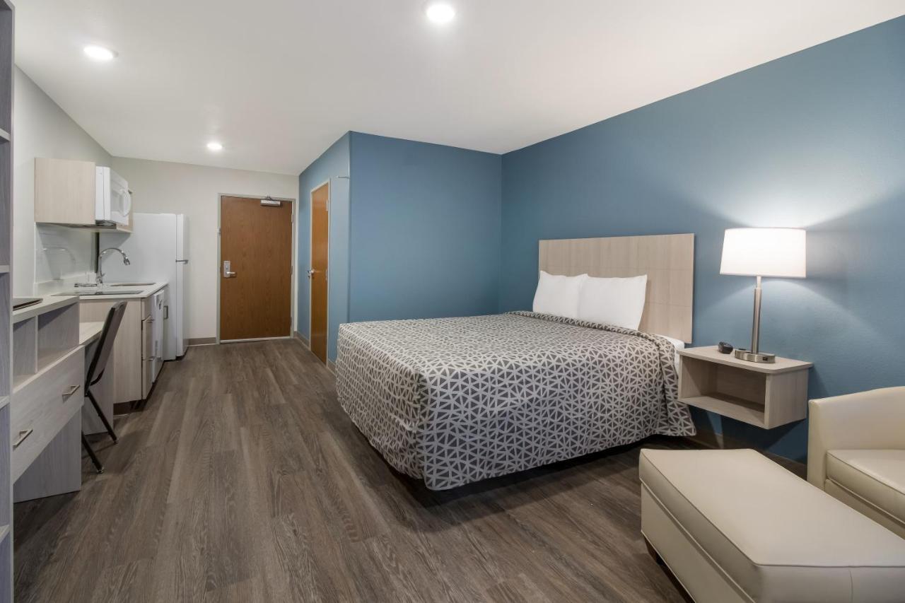 Woodspring Suites Dearborn Detroit מראה חיצוני תמונה