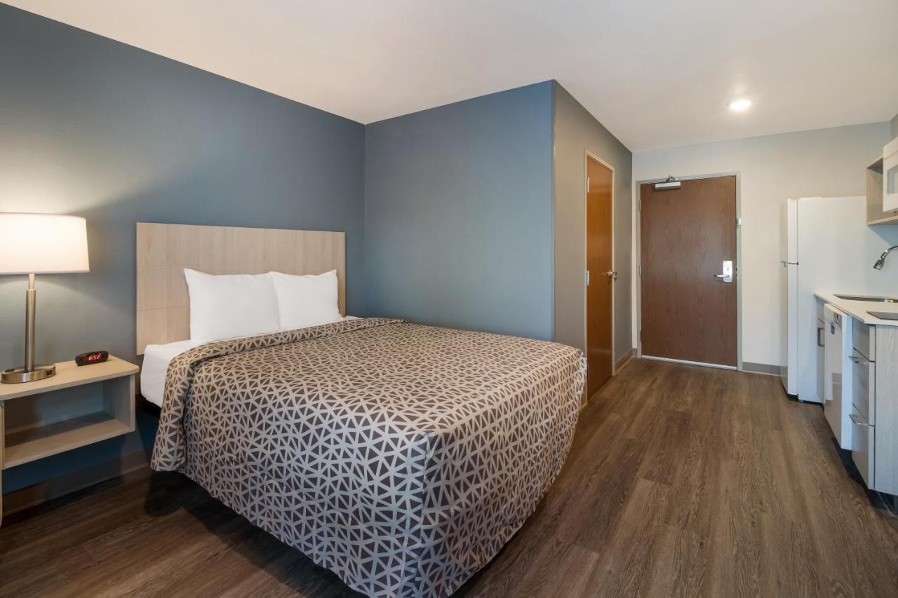 Woodspring Suites Dearborn Detroit מראה חיצוני תמונה