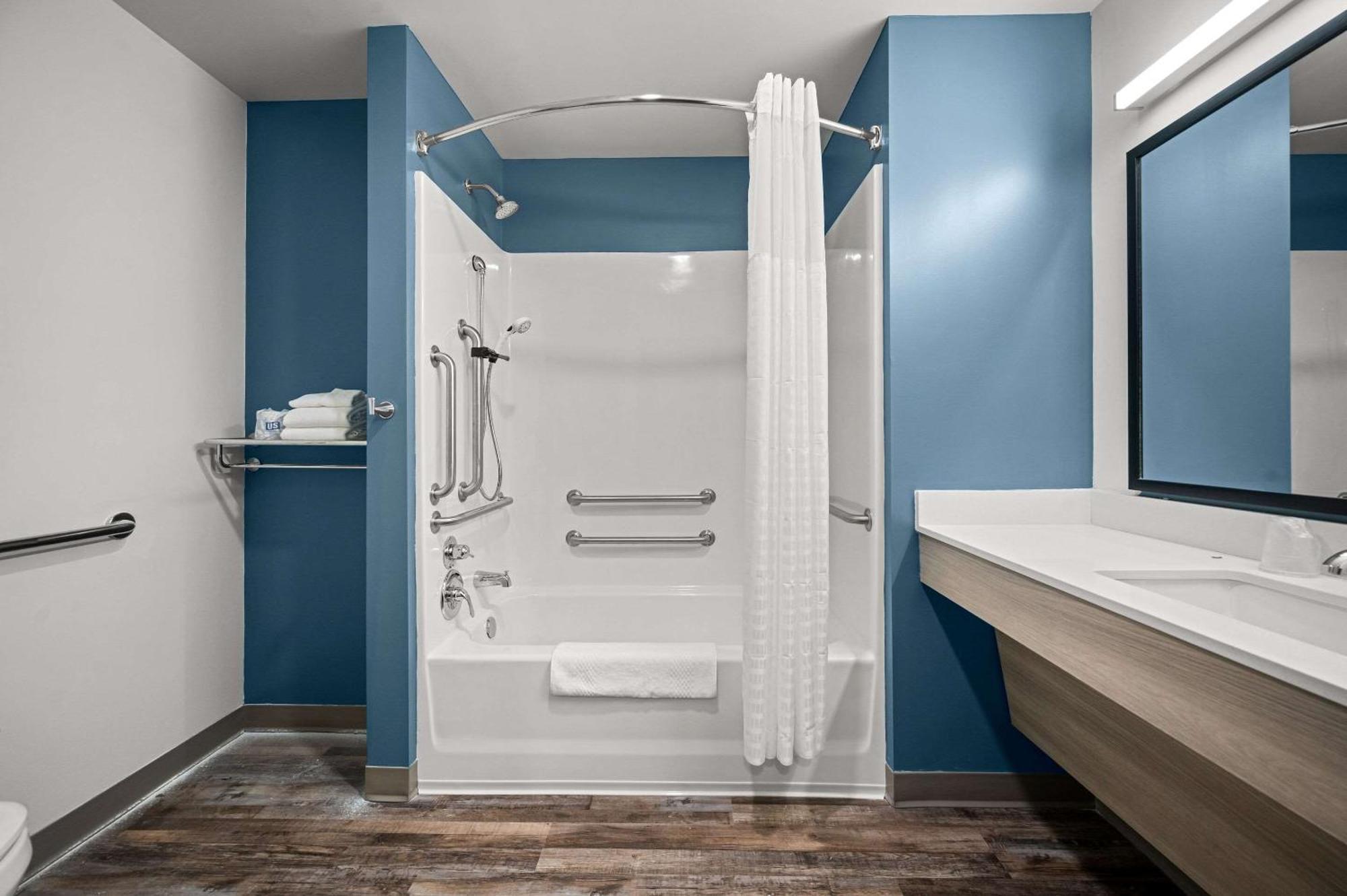 Woodspring Suites Dearborn Detroit מראה חיצוני תמונה