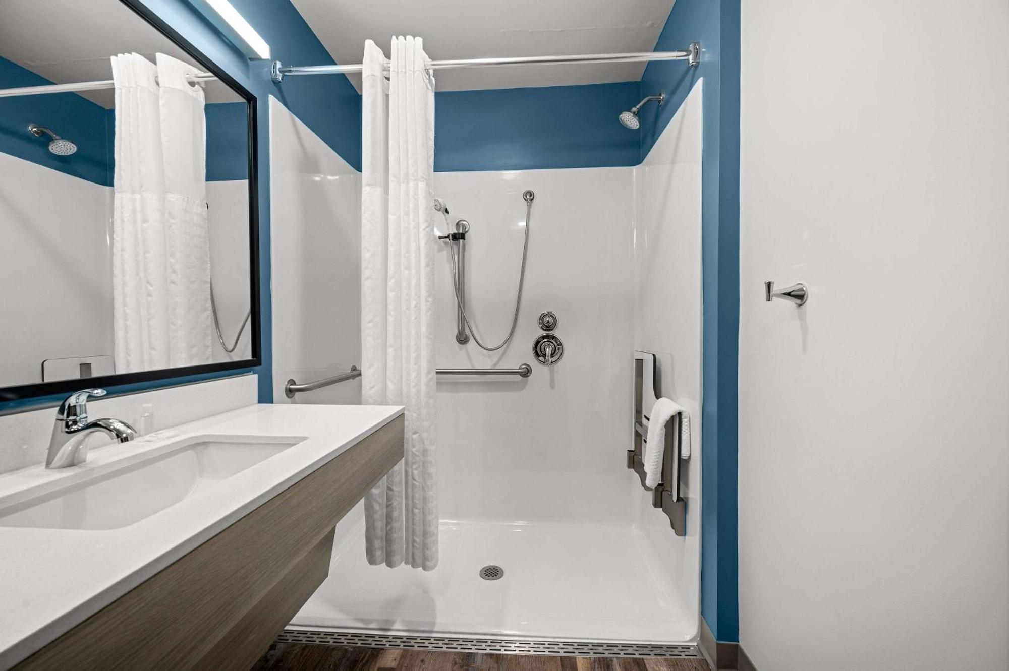 Woodspring Suites Dearborn Detroit מראה חיצוני תמונה