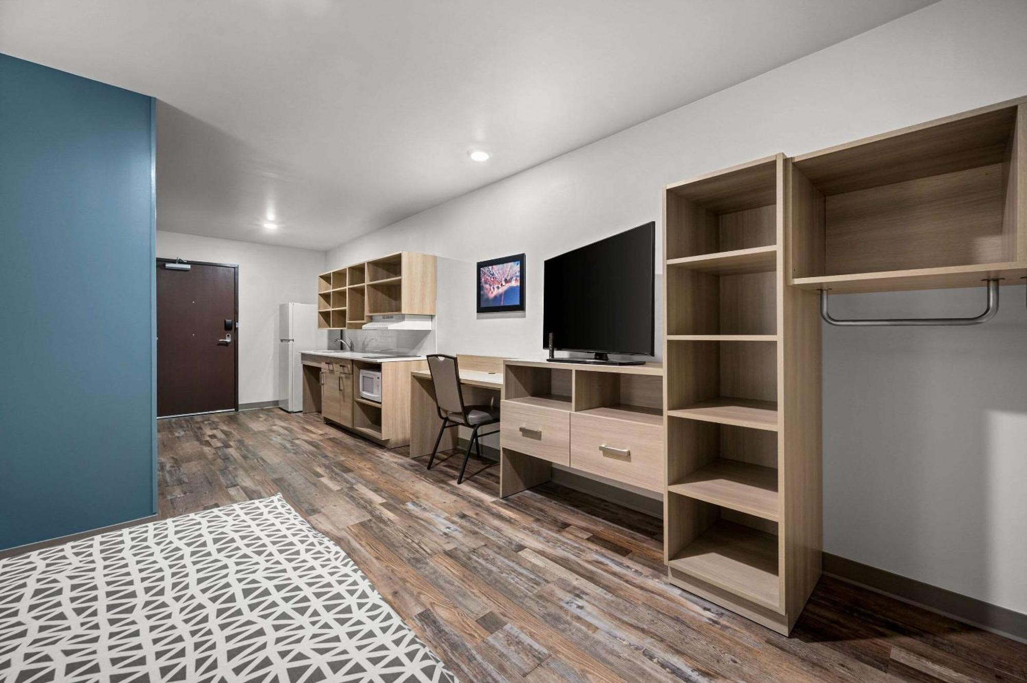 Woodspring Suites Dearborn Detroit מראה חיצוני תמונה