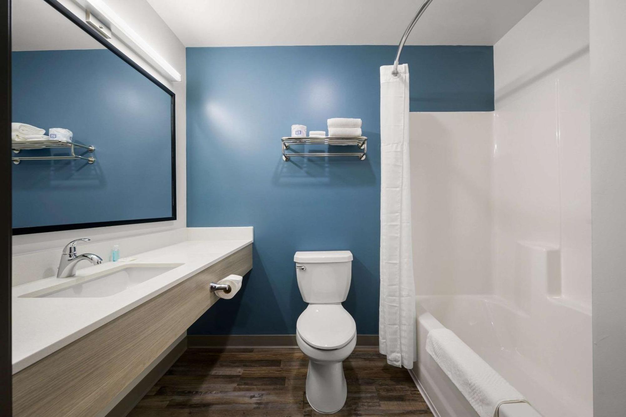 Woodspring Suites Dearborn Detroit מראה חיצוני תמונה