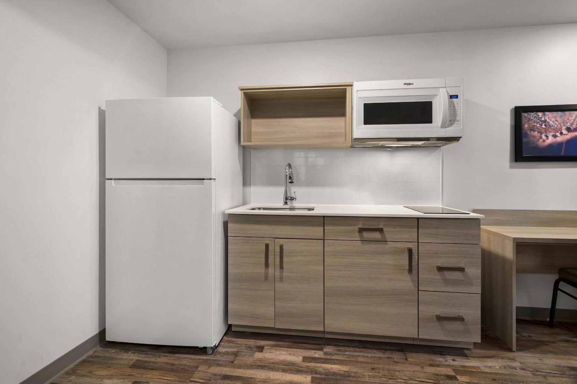 Woodspring Suites Dearborn Detroit מראה חיצוני תמונה