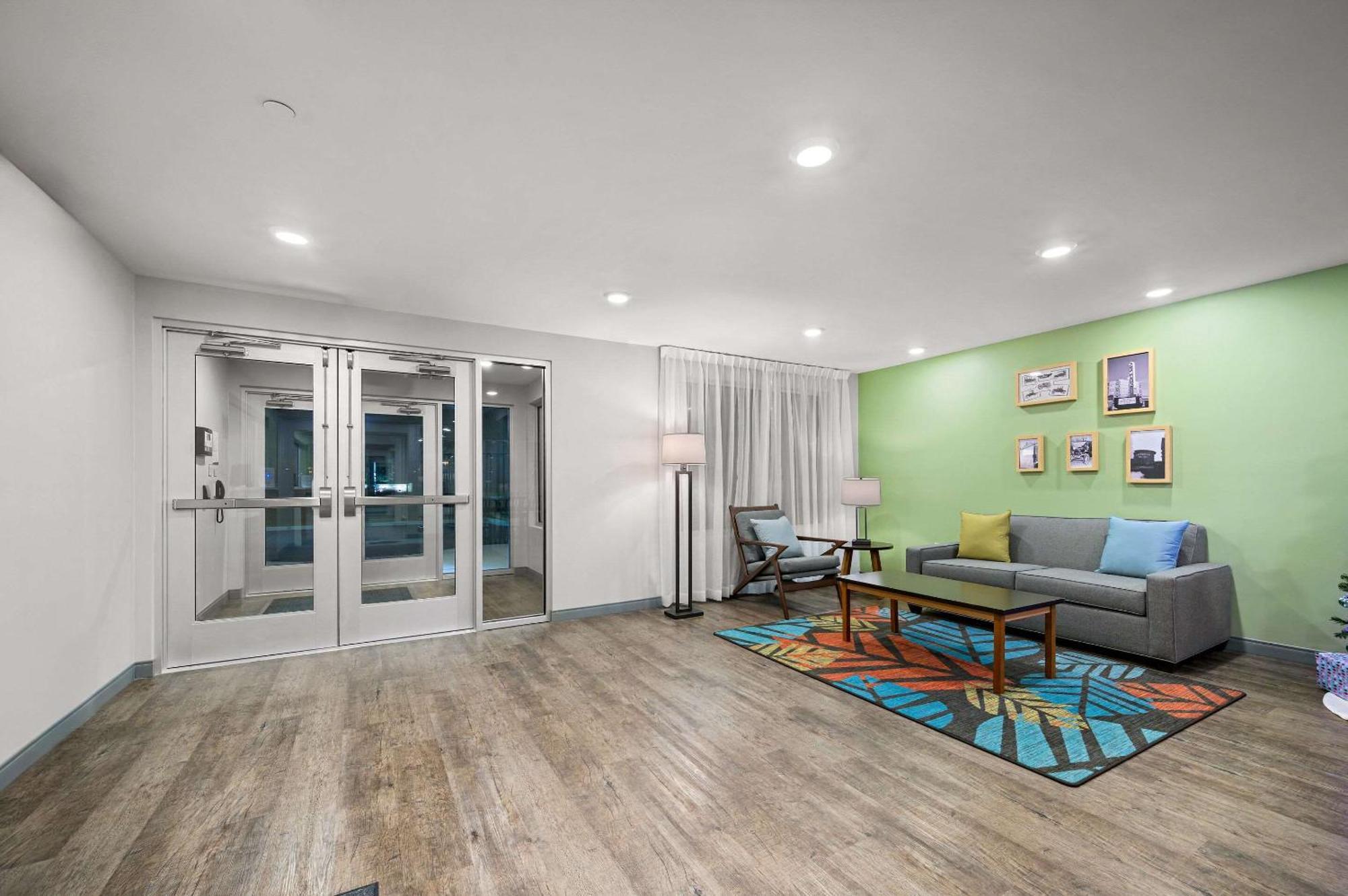 Woodspring Suites Dearborn Detroit מראה חיצוני תמונה