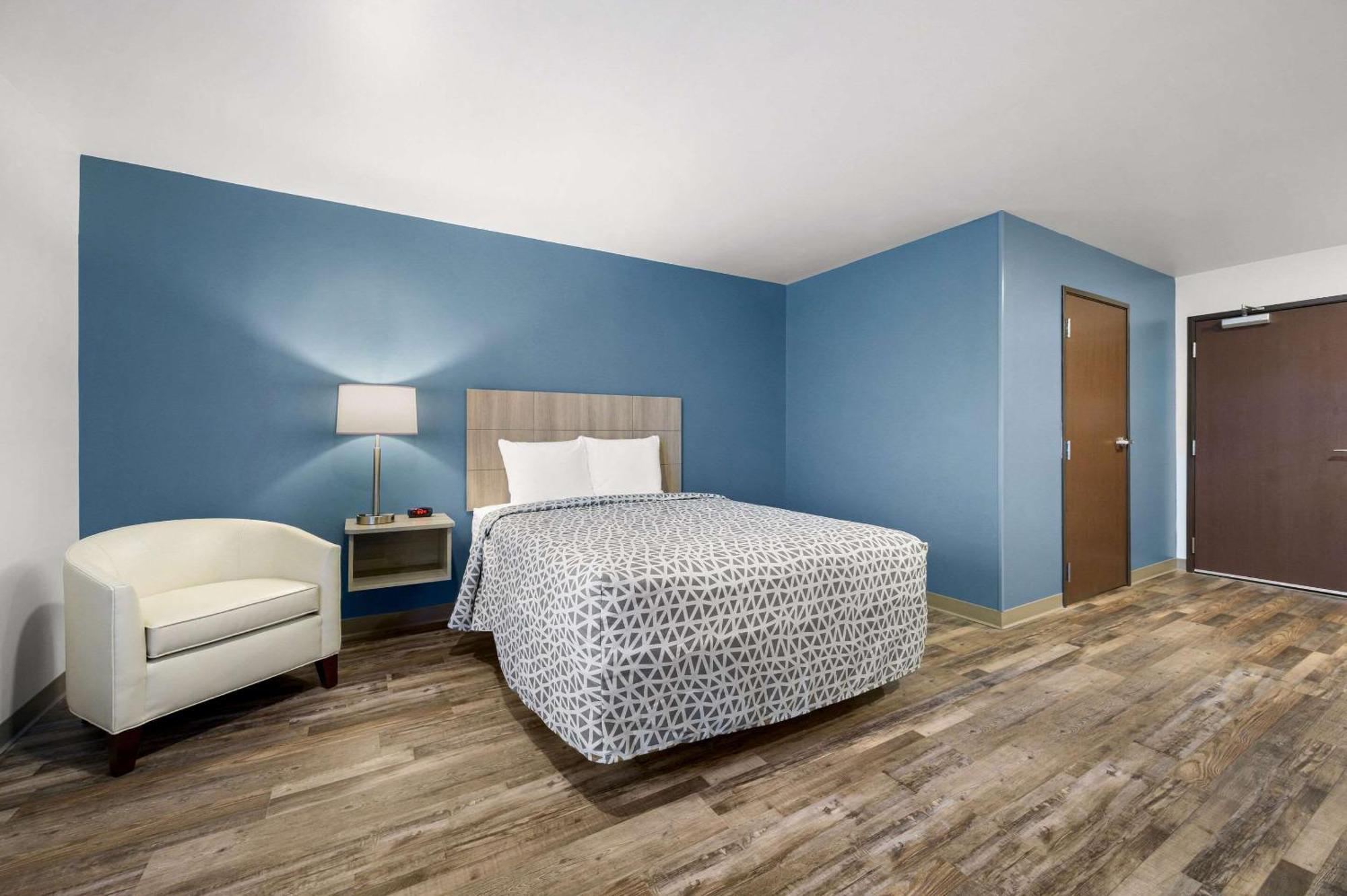 Woodspring Suites Dearborn Detroit מראה חיצוני תמונה