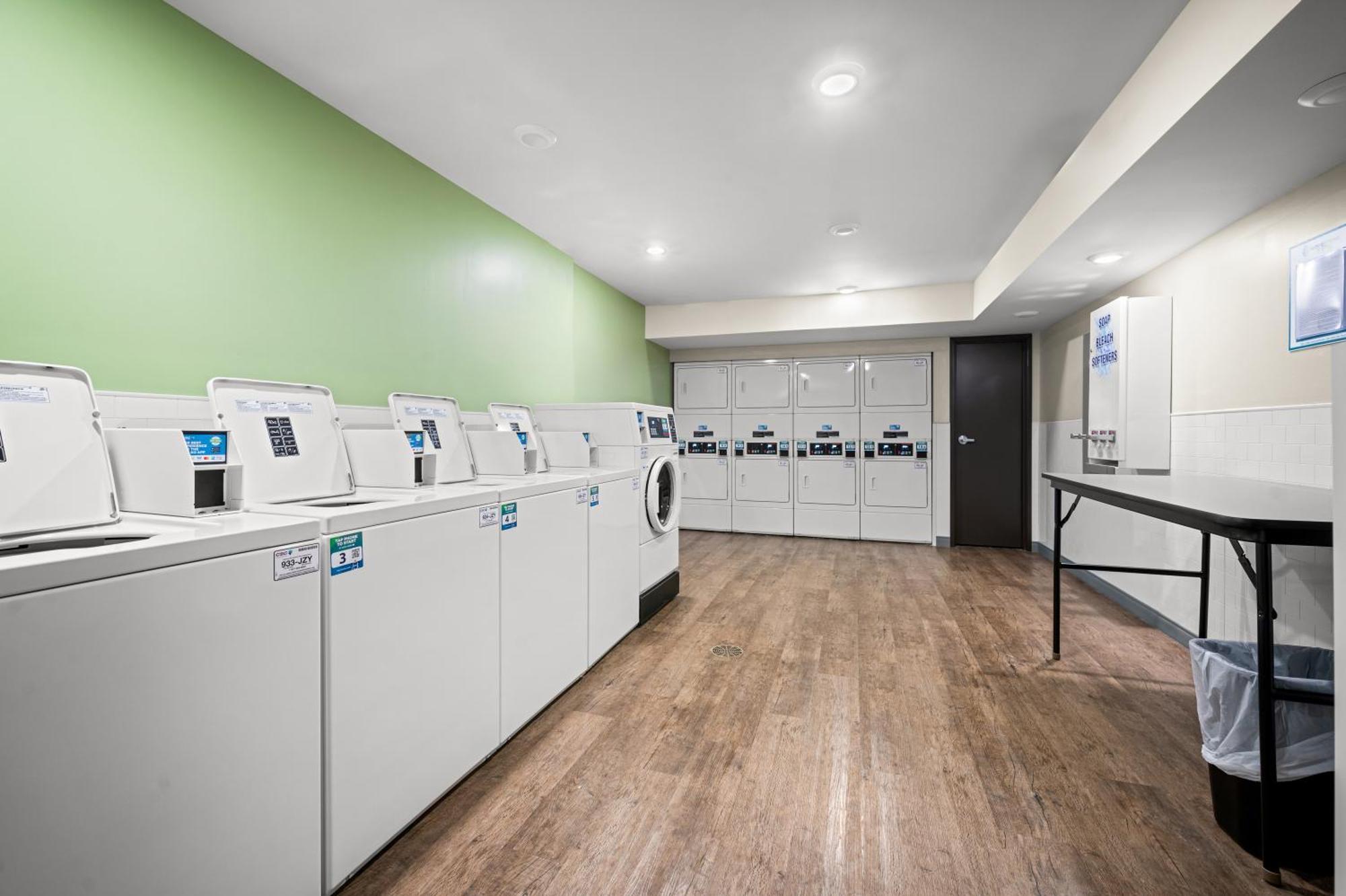 Woodspring Suites Dearborn Detroit מראה חיצוני תמונה